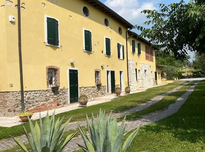 ファームステイ Agriturismo Corte Bozzini バルドリーノ